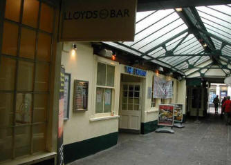 Llyods Bar